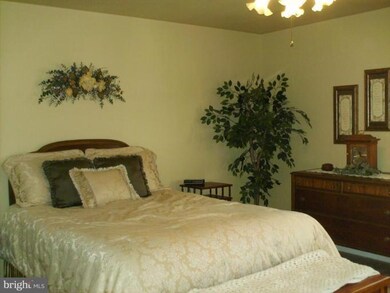 11537 Grant Shook Rd, Greencastle, PA 17225 - photo 4