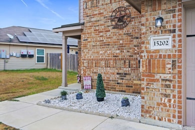 15202 Snug Harbor Way, von Ormy, TX 78073 - photo 3