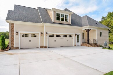 2-Exterior_Garage