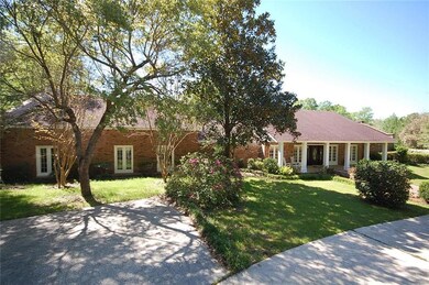Front of House. All rooms on 1 level, no stairs to