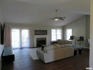 1204 Sherwood Eddy Dr, Jacksonville, IL 62650 - photo 3