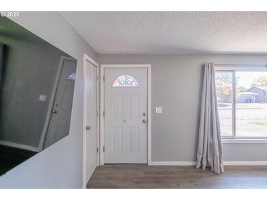 5555 Red Leaf Dr S, Salem, OR 97306 - photo 5