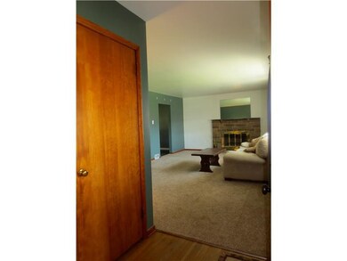Entry/Foyer.