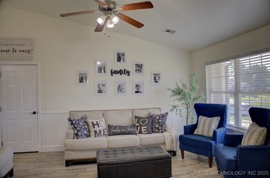 1002 W 24th St N, Claremore, OK 74017 - photo 4