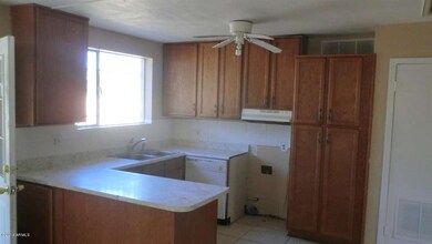 3302 N 39th Dr, Phoenix, AZ 85019 - photo 4