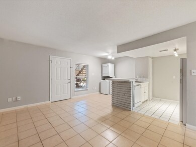 935 Byrne St unit 2, Houston, TX 77009 - photo 5