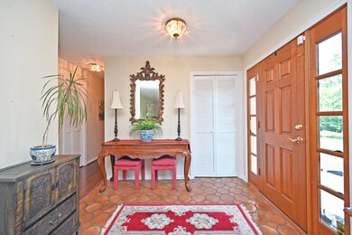 8205MeadowViewDr_7