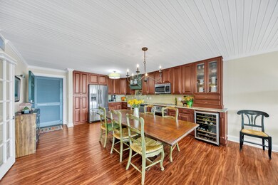 Dining/kitchen area