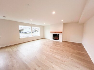 5 - Living Room