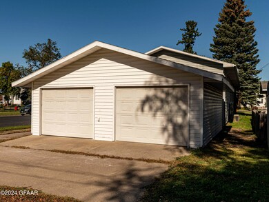 622 3rd Ave NW, East Grand Forks, MN 56721 - photo 3
