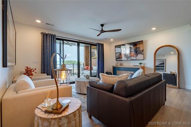 4925 Robins Cir unit 4A, Osage Beach, MO 65065 - photo 4