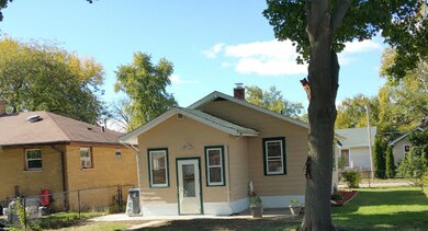 923 Walnut St, Waukegan, IL 60085 - photo 2