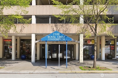 Royal Crest unit 2505, Seattle, WA 98121 - photo 2