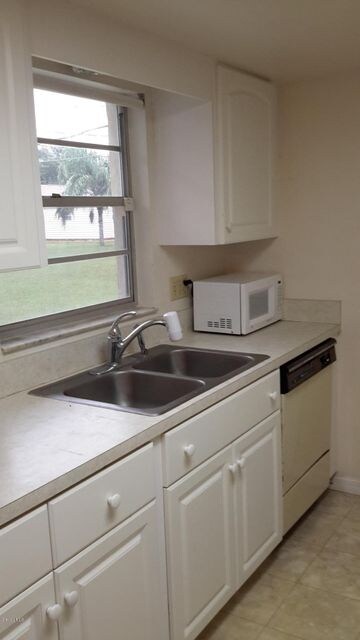 835 Dupont kitchen 2