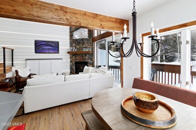 1890_lionsridge_loop_9_dining_living