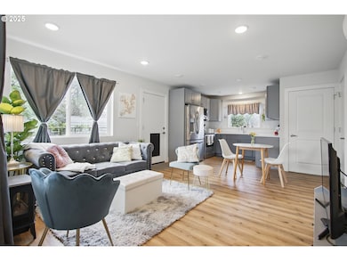 16317 SE Salmon St unit B, Portland, OR 97233 - photo 4