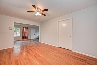 7028 Saint Augustine St, Houston, TX 77021 - photo 5