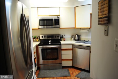 11258 Harbor Ct unit 11258, Reston, VA 20191 - photo 4