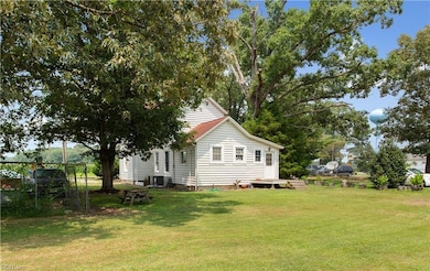 2720 Rolfe Hwy, Dendron, VA 23839 - photo 7