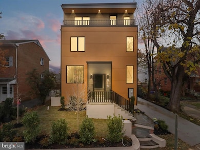 818 N Edgewood St, Arlington, VA 22201 - photo 2