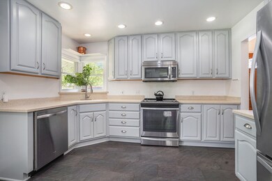 1927 Houseman Ave NE, Grand Rapids, MI 49505 - photo 4