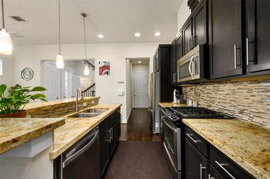 Bright and Open Gourmet Kitchen!