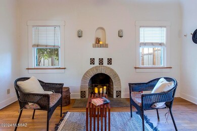 LR fireplace decorative only