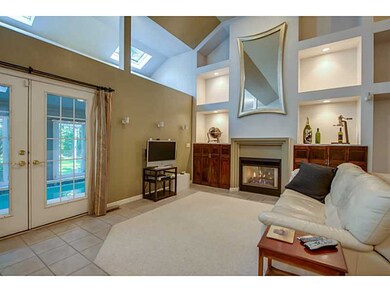 Den/Family/Great Room. Gas fire place and Bose sur