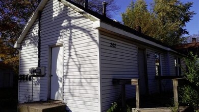 202 N Wiggs St, Griffith, IN 46319 - photo 4