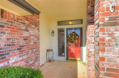 609 Gyrfalcon Dr, Norman, OK 73072 - photo 4