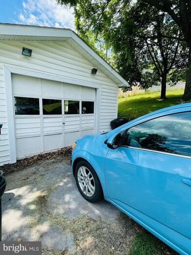 337 Mineral St, Strasburg, VA 22657 - photo 5