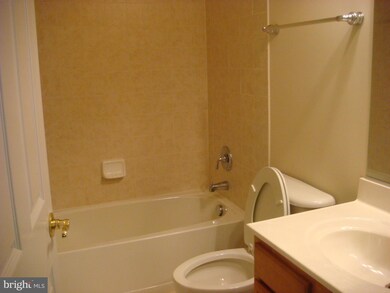 813 Hidden Marsh St, Gaithersburg, MD 20877 - photo 2