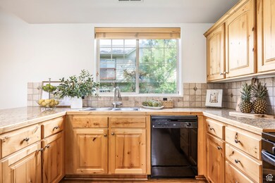 6042 N Fox Pointe Cir unit C1, Park City, UT 84098 - photo 3