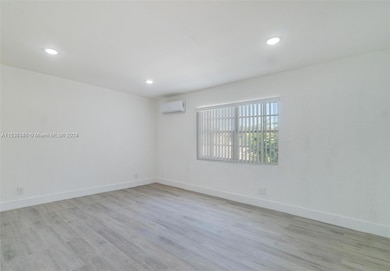 7800 Byron Ave unit 4, Miami Beach, FL 33141 - photo 6