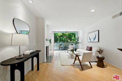 429 N Oakhurst Dr unit 203, Beverly Hills, CA 90210 - photo 2