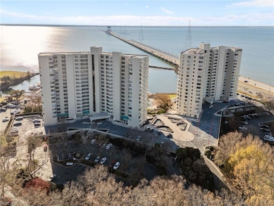 Windward Towers unit 15A, Newport News, VA 23607 - photo 4