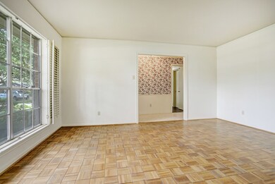 10031 Meadow Lake Ln, Houston, TX 77042 - photo 5