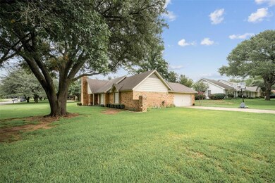 719 Stonelake Dr, Cleburne, TX 76033 - photo 4