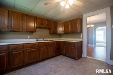 304 E High St, Davenport, IA 52803 - photo 5