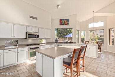 Huge Kitchen w/Island & Dining