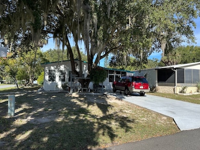 35117 Waters Edge Dr, Fruitland Park, FL 34731 - photo 2