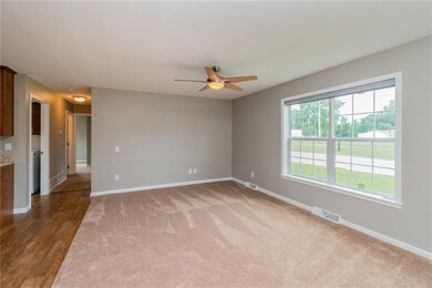 910 1st St N, Newton, IA 50208 - photo 7
