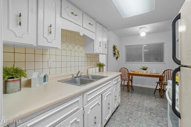 219 Easter Way, El Paso, TX 79915 - photo 6