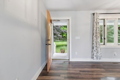 06-303-E-XY-Ave-Vicksburg-MI-49097-Windo