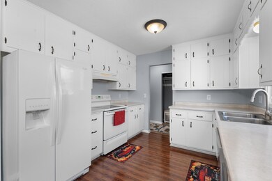 407 3rd Ave SE, Pine Island, MN 55963 - photo 4