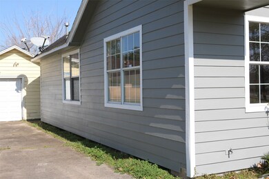 3015 8th St, Bay City, TX 77414 - photo 2