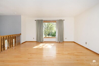 1823 Cedar Crest Dr, Manhattan, KS 66503 - photo 5