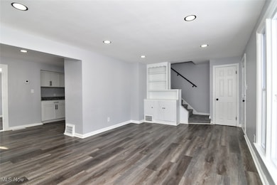 19802 Wickfield Ave, Warrensville Heights, OH 44122 - photo 4