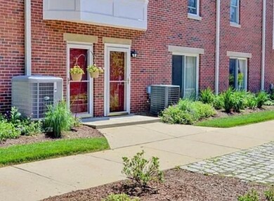 152 Quincy Shore Dr unit 26, Quincy, MA 02171 - photo 2