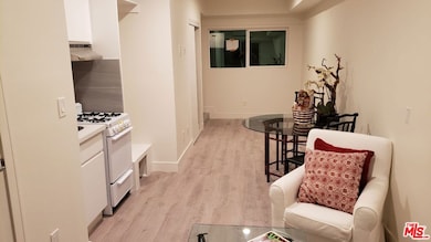 2133 Carmona Ave unit 2133 1/4, Los Angeles, CA 90016 - photo 5